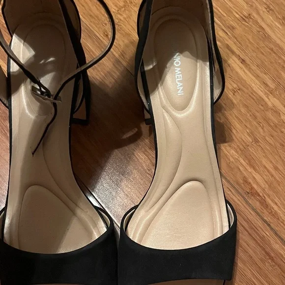 Elegant Black Strappy Women's Sandals - Picture 4 of 4